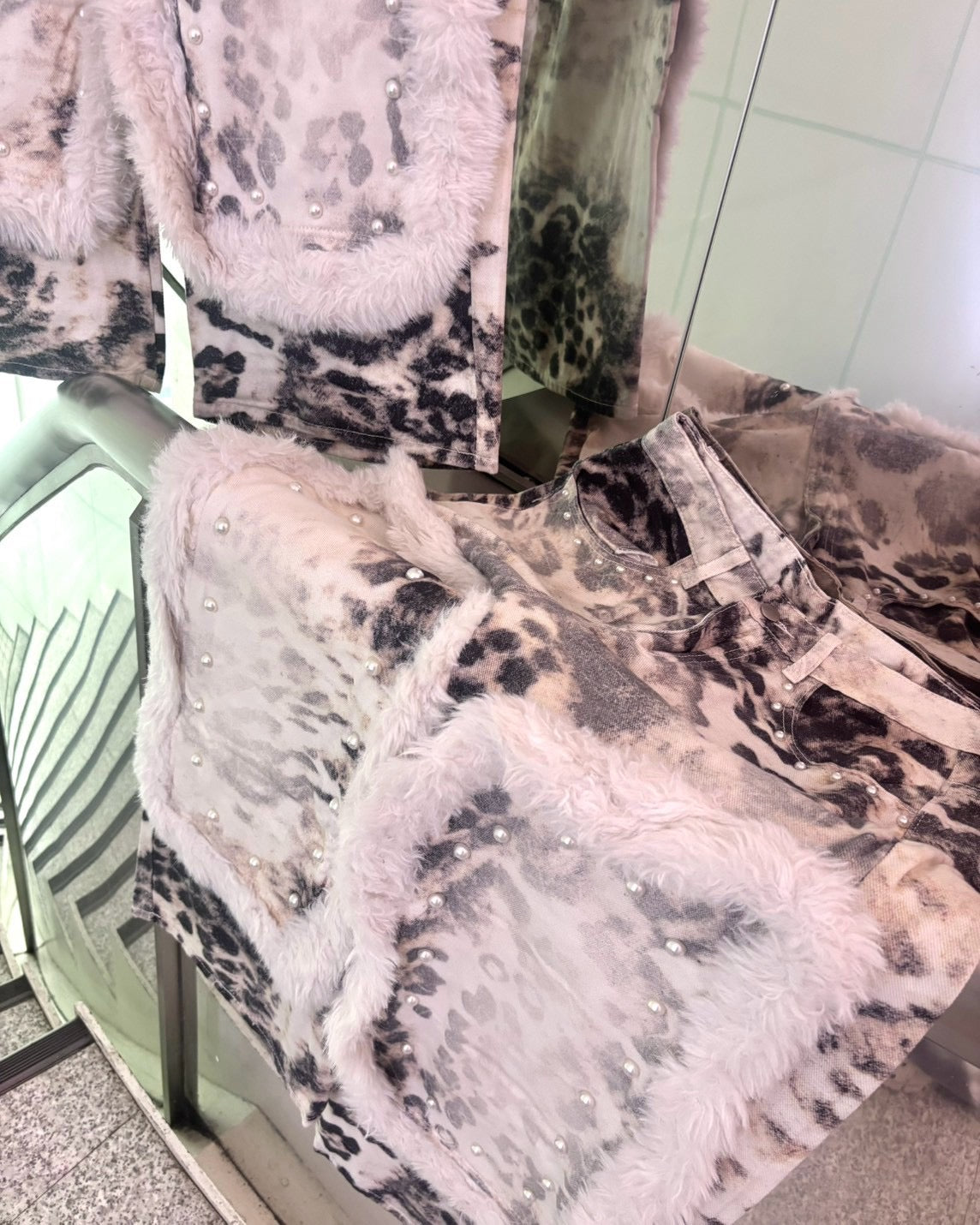 国際配送【BABY09】leopard fur patchwork pants