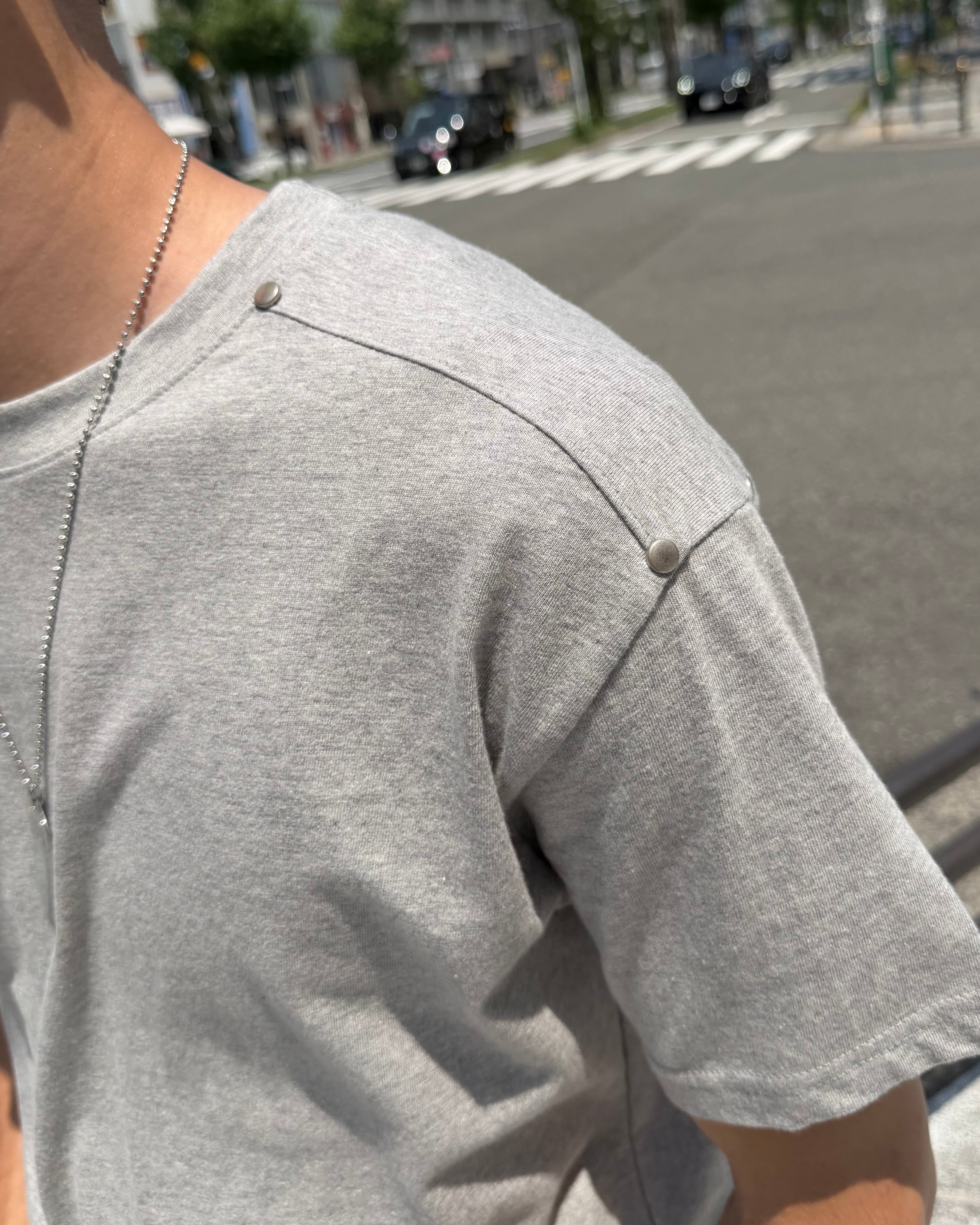 大阪店WEB限定受注制【Chikashitsu +】shoulder rivet t-shirt (3color)