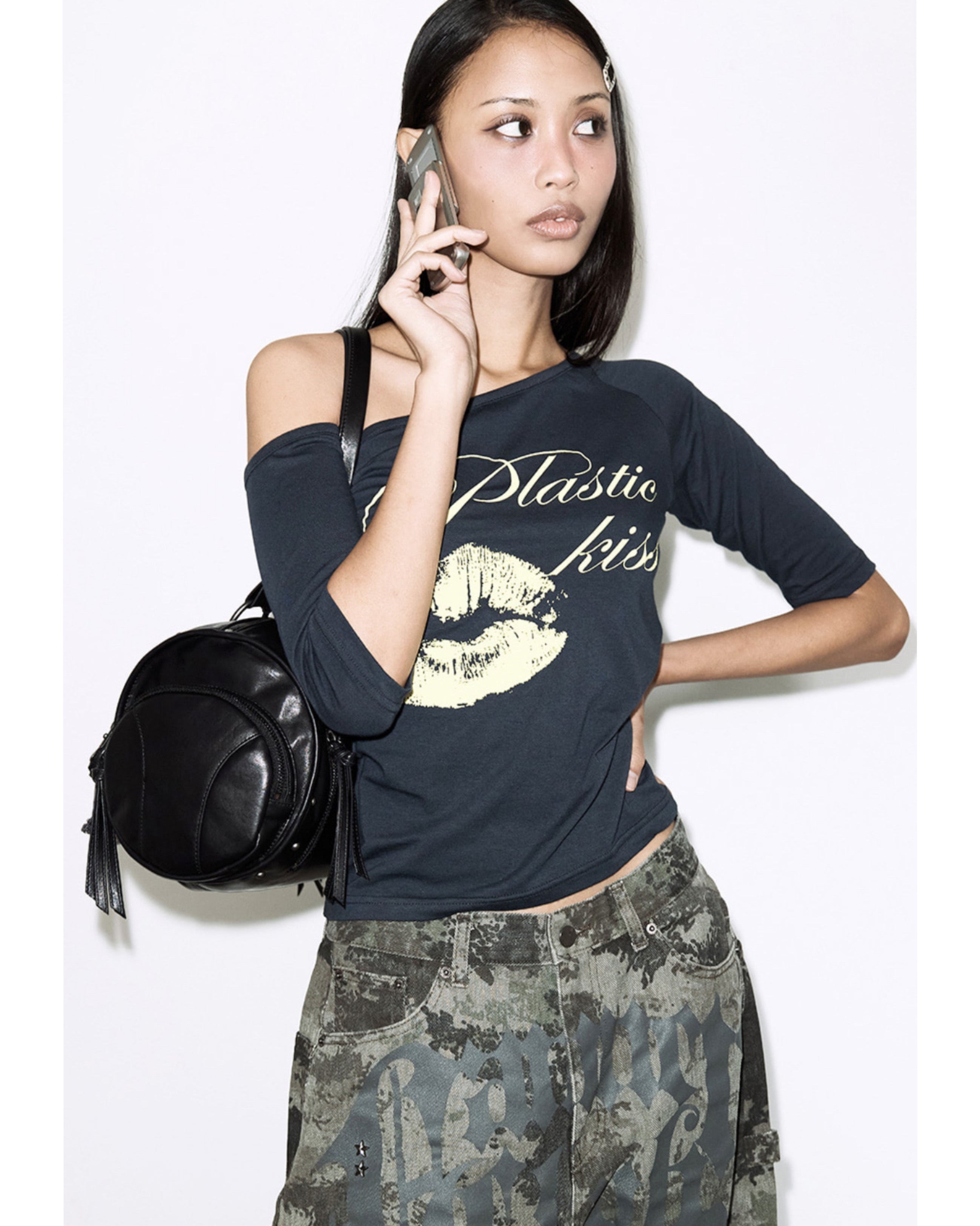 【FANCY CLUB】PLASTIC KISS ONE-SHOULDER TOP