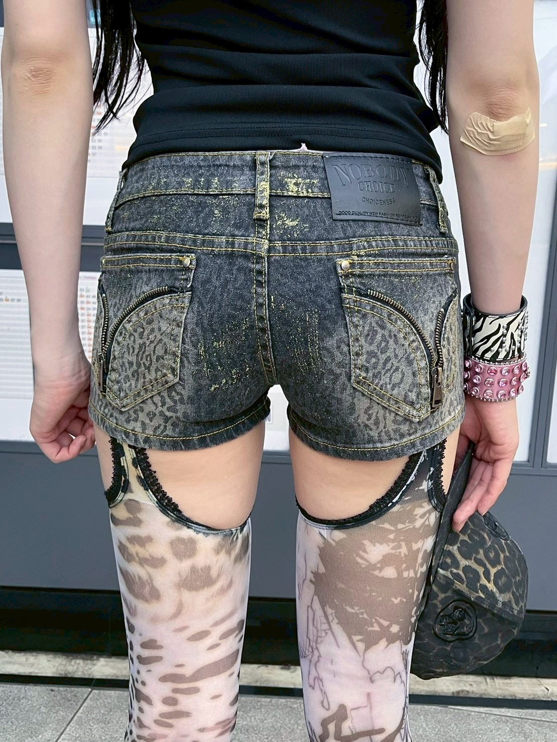 7/11 20:00発売　国際配送【BABY09】leopard back zip denim shorts