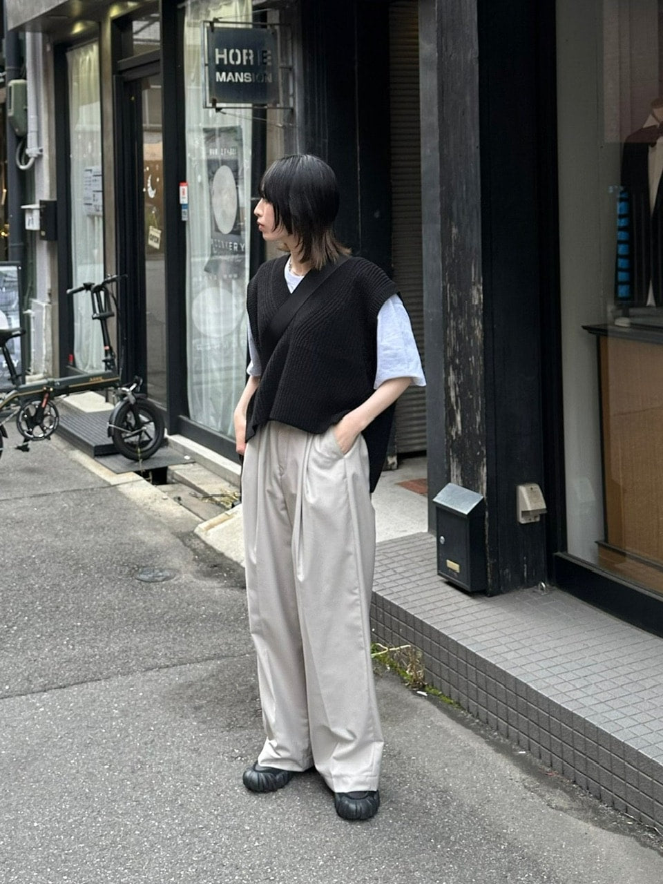 大阪店WEB限定受注制【Chikashitsu +】cropped box vest (2color)
