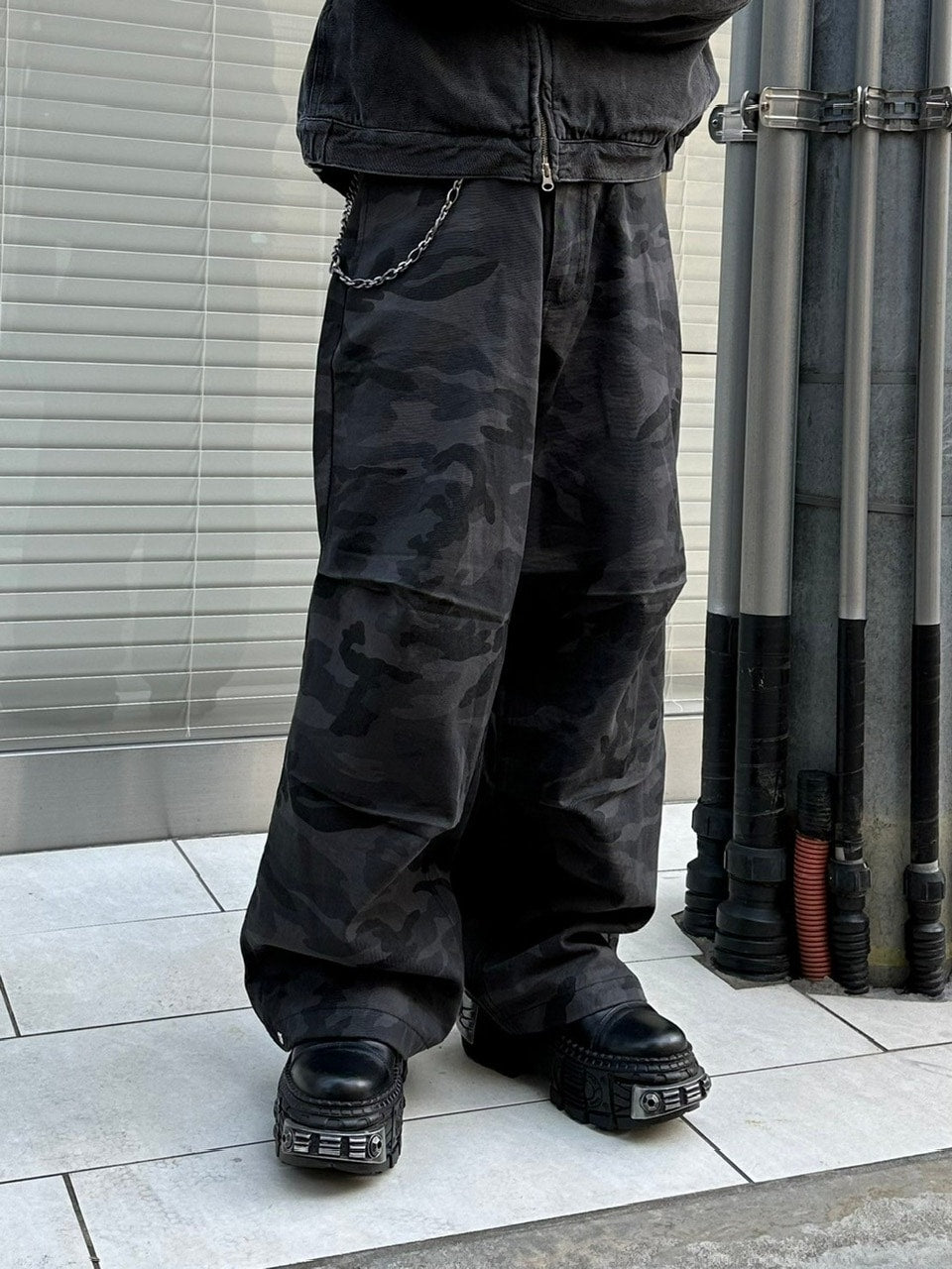 受注制【Chikashitsu +】snap button camouflage pants (2color) / 【チカシツプラス】スナップボタンカモフラージュワイドデニムパンツ