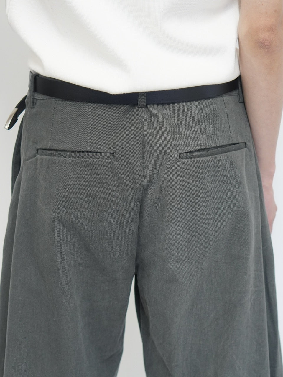 東京店WEB限定受注制【Chikashitsu +】deep tuck cotton wide slacks (3color)