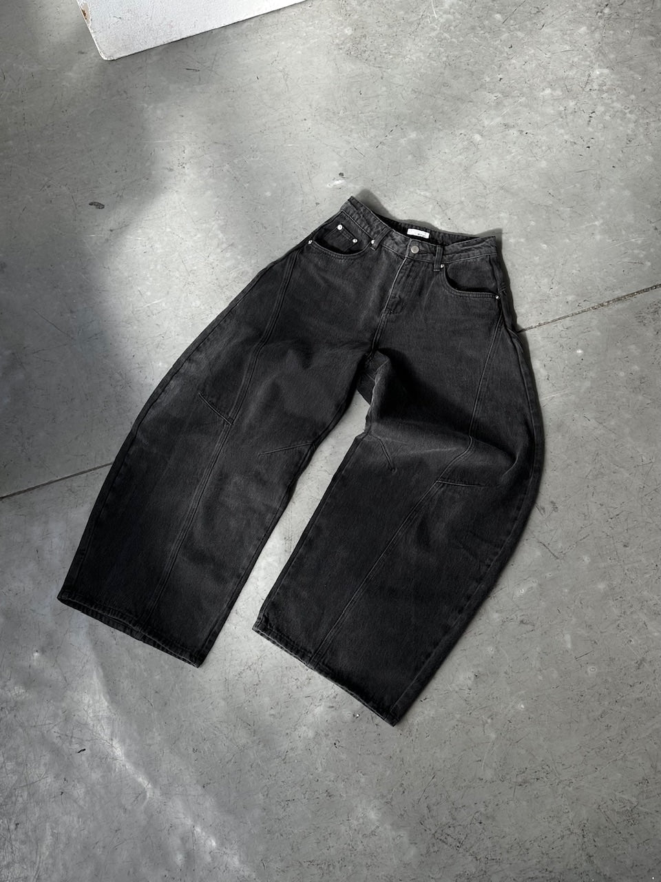 【CHIKASHITSU PLUS HIGH】Barrel leg curve denim pants