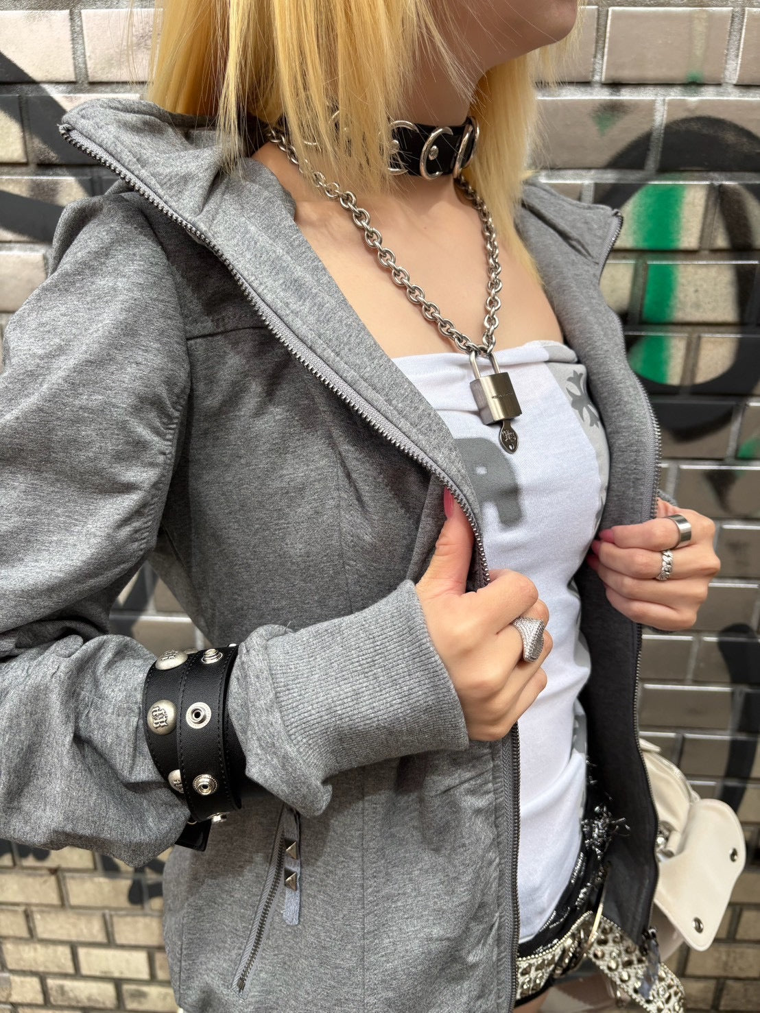 国際配送【BABY09】 Riot Shirring Zip Hoodie