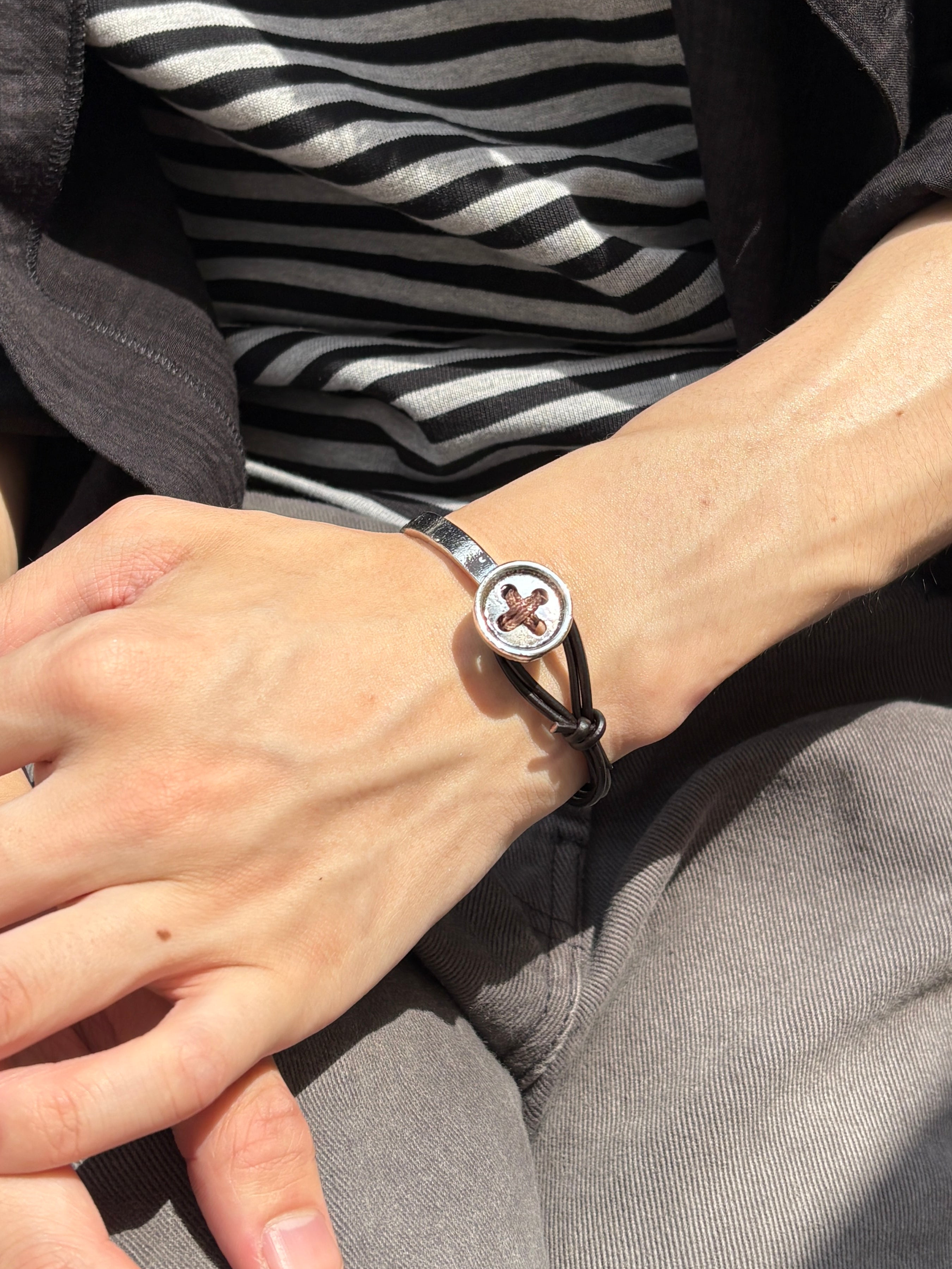 国際発送【youll】vintage leather button bracelet