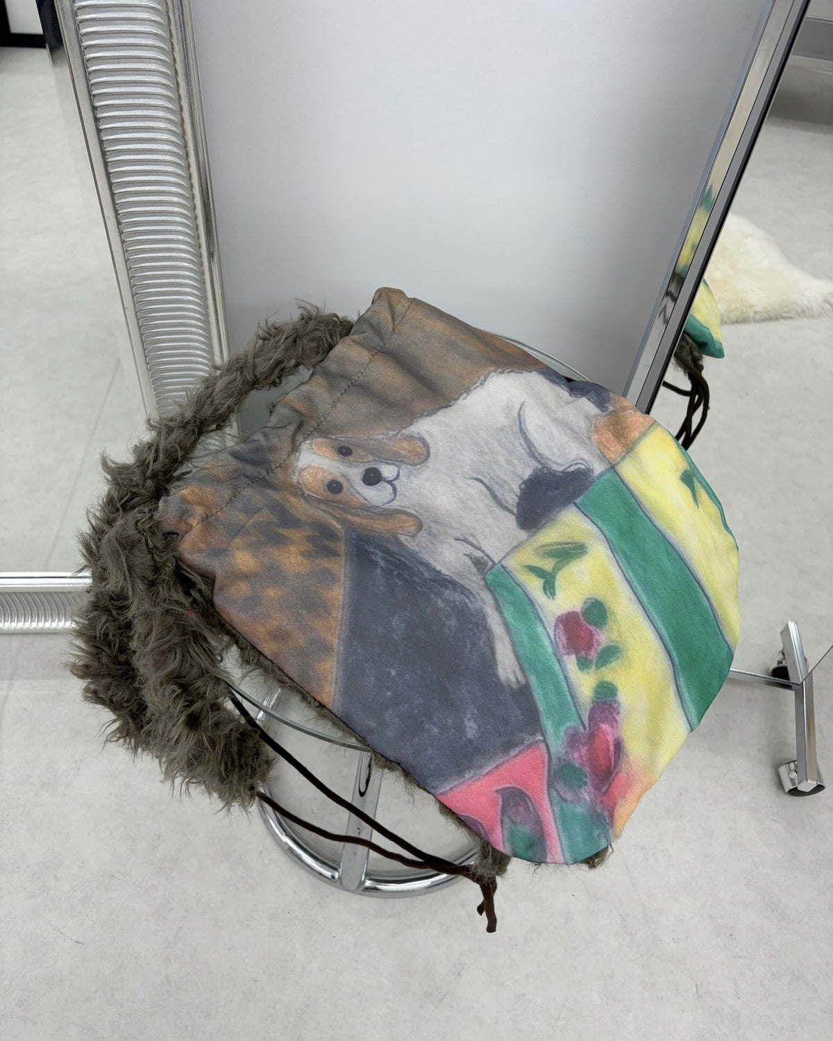 9/18 20:00 発売
国際配送【Nerd out XU】Reversible Drawstring dog Shoulder Bag