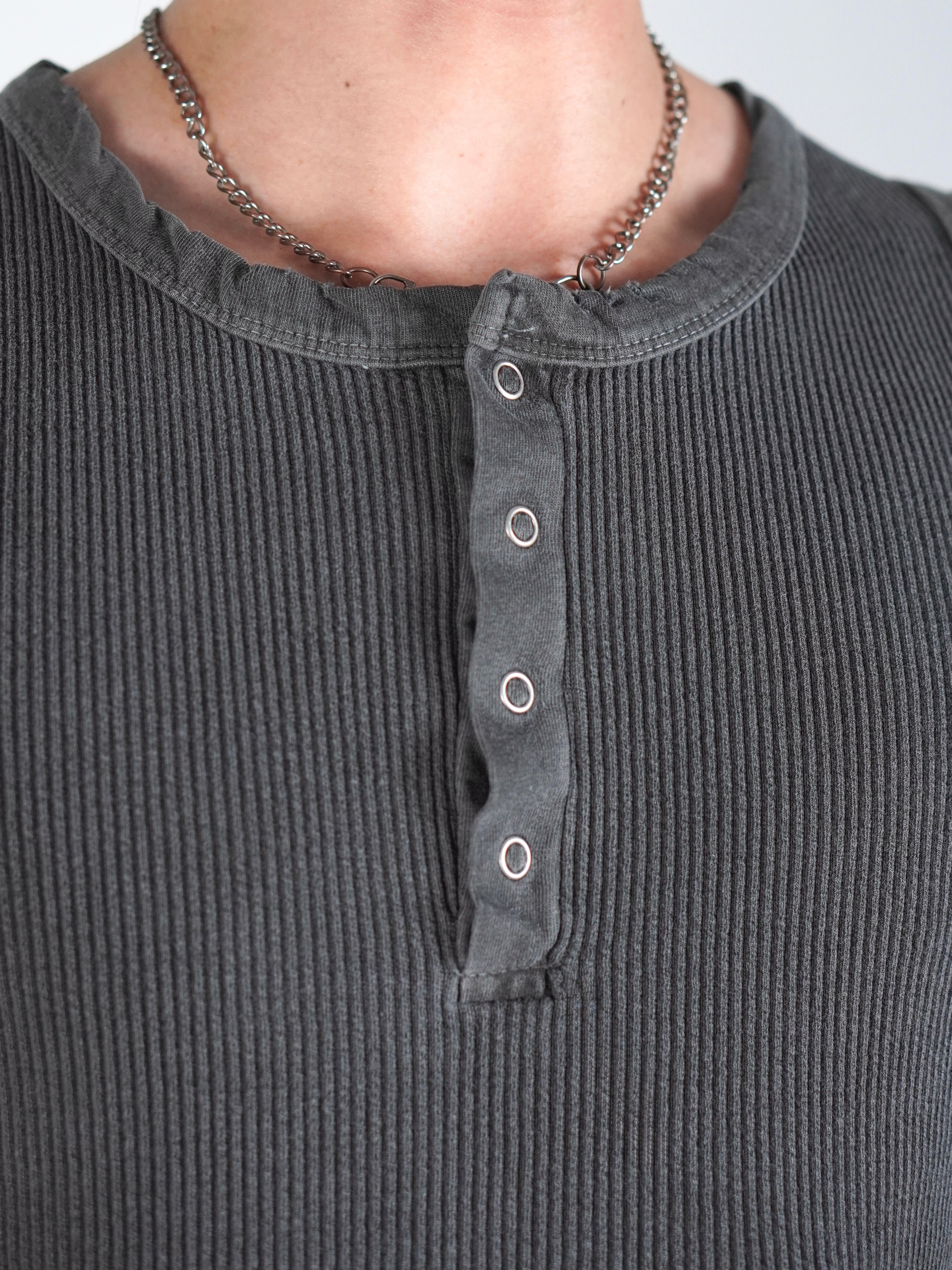 受注制【Chikashitsu +】pigment henley neck sleeveless (3color)