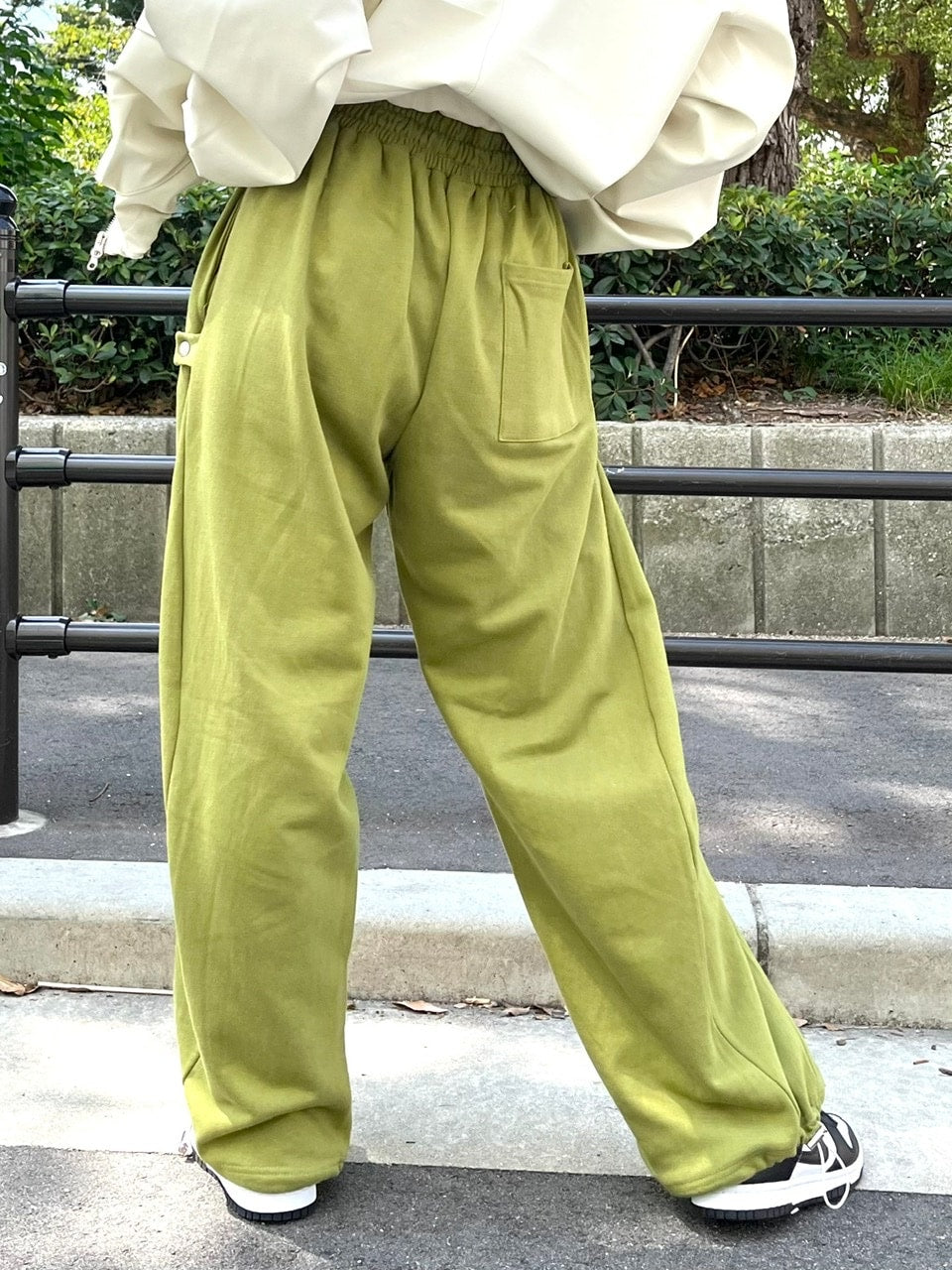 【Chikashitsu +】side button balloon sweat pants (3color)