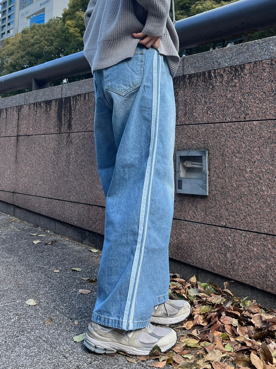受注制【Chikashitsu +】oversized side line denim pants (2color)