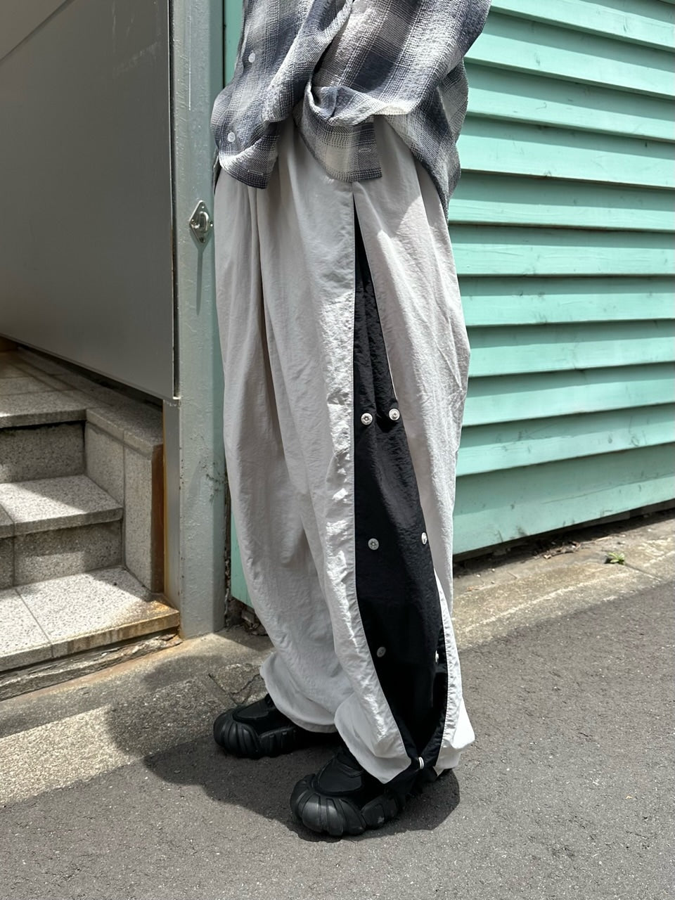 大阪店WEB限定受注制【Chikashitsu +】snap nylon ballon pants (2color)