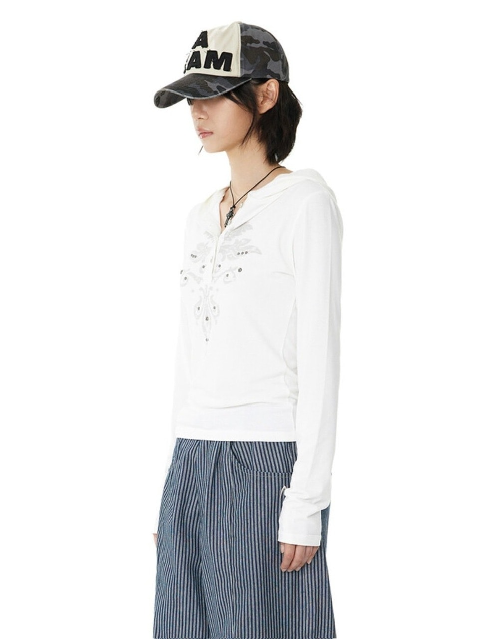 【AAKAM】Studded Leaf Hooded Long Sleeve