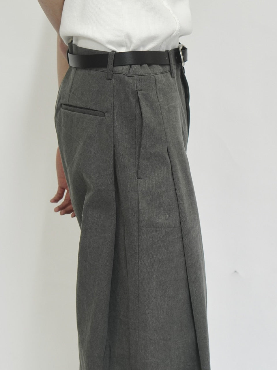 東京店WEB限定受注制【Chikashitsu +】deep tuck cotton wide slacks (3color)
