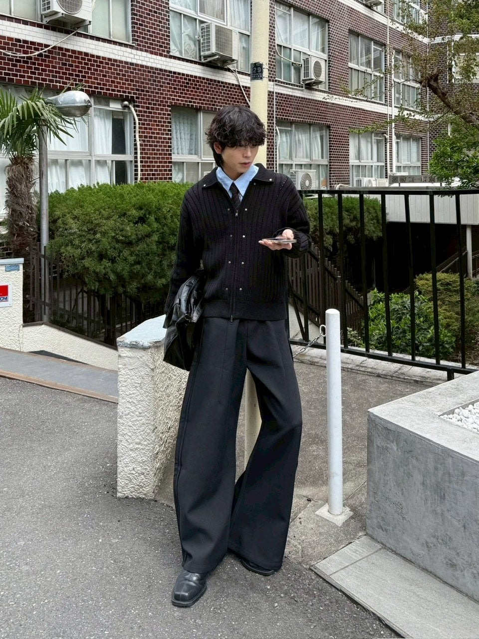 【Chikashitsu +】rivet zip up knit (2color)