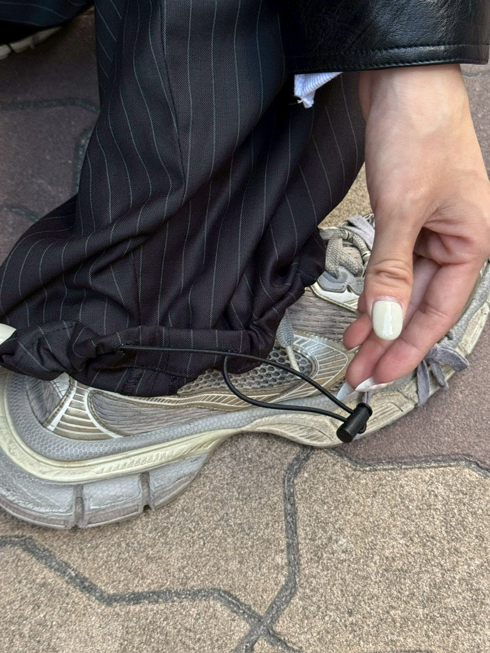 受注制【Chikashitsu +】draw cord stripe wide slacks / 【チカシツプラス】ドローコードストライプワイドスラックス (2color)