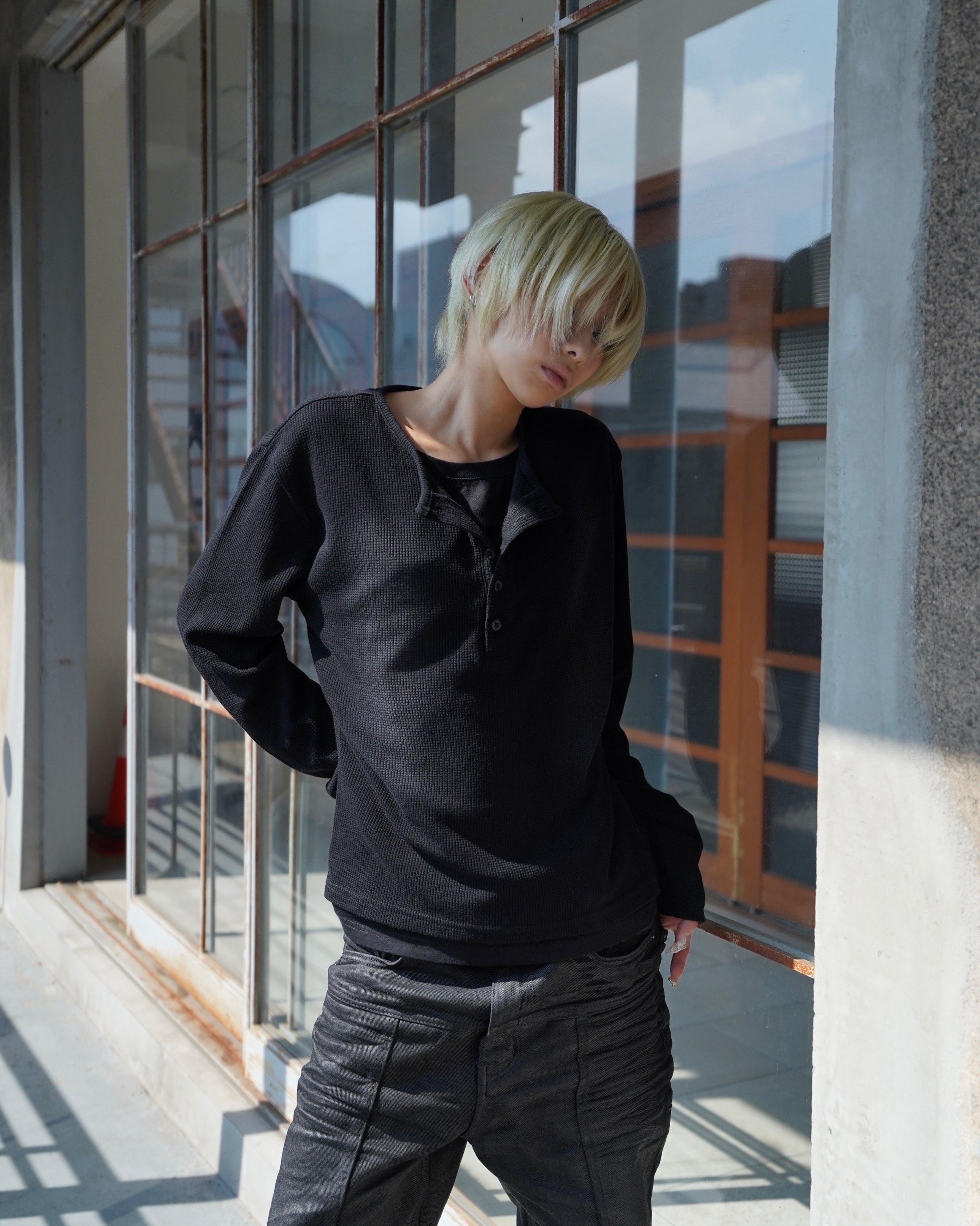 【CHIKASHITSU PLUS HIGH】Rust waffle layered henley neck tee(2color)