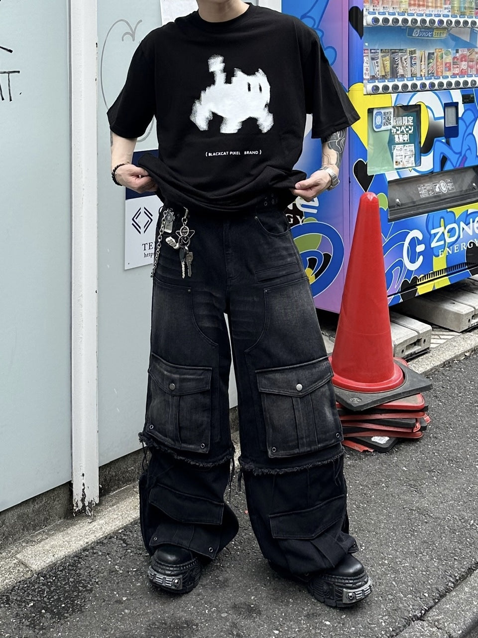 大阪店WEB限定【Chikashitsu +】oversized pixel cats t-shirt (2color)