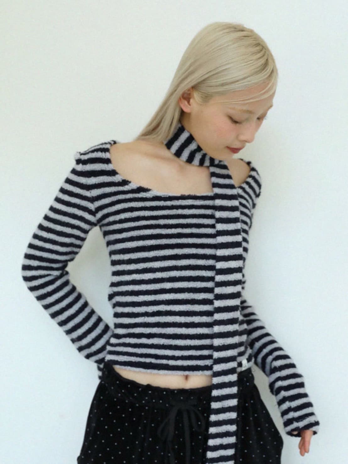 12/21 20:00 再販【Uglyshadow】SCARF ROUND T-SHIRT