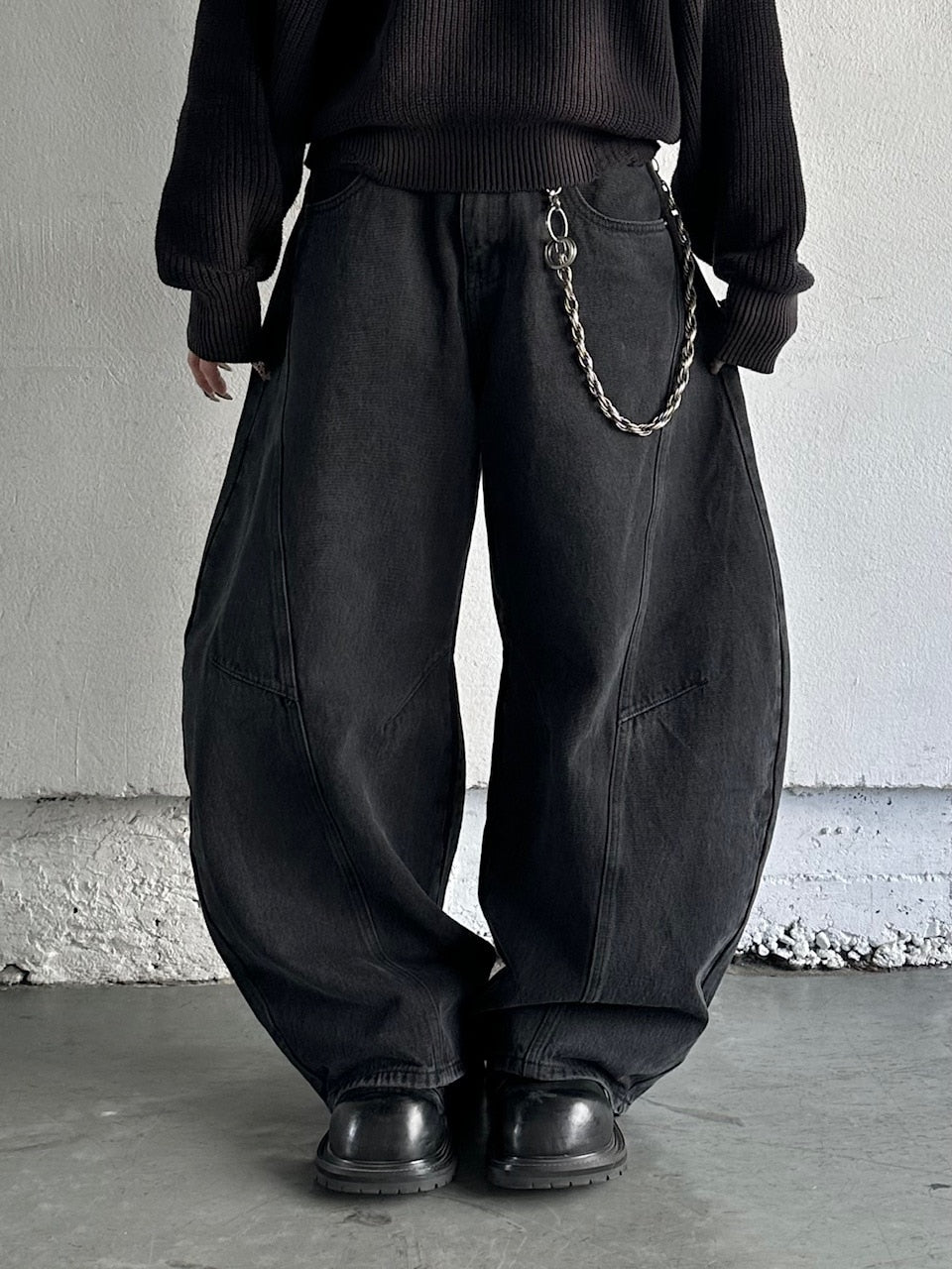 【CHIKASHITSU PLUS HIGH】Barrel leg curve denim pants