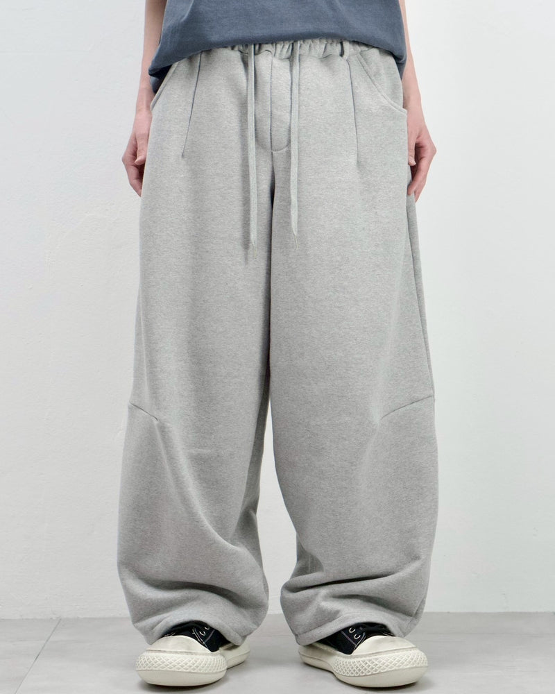 受注制【Chikashitsu +】curved balloon sweat pants (2color)