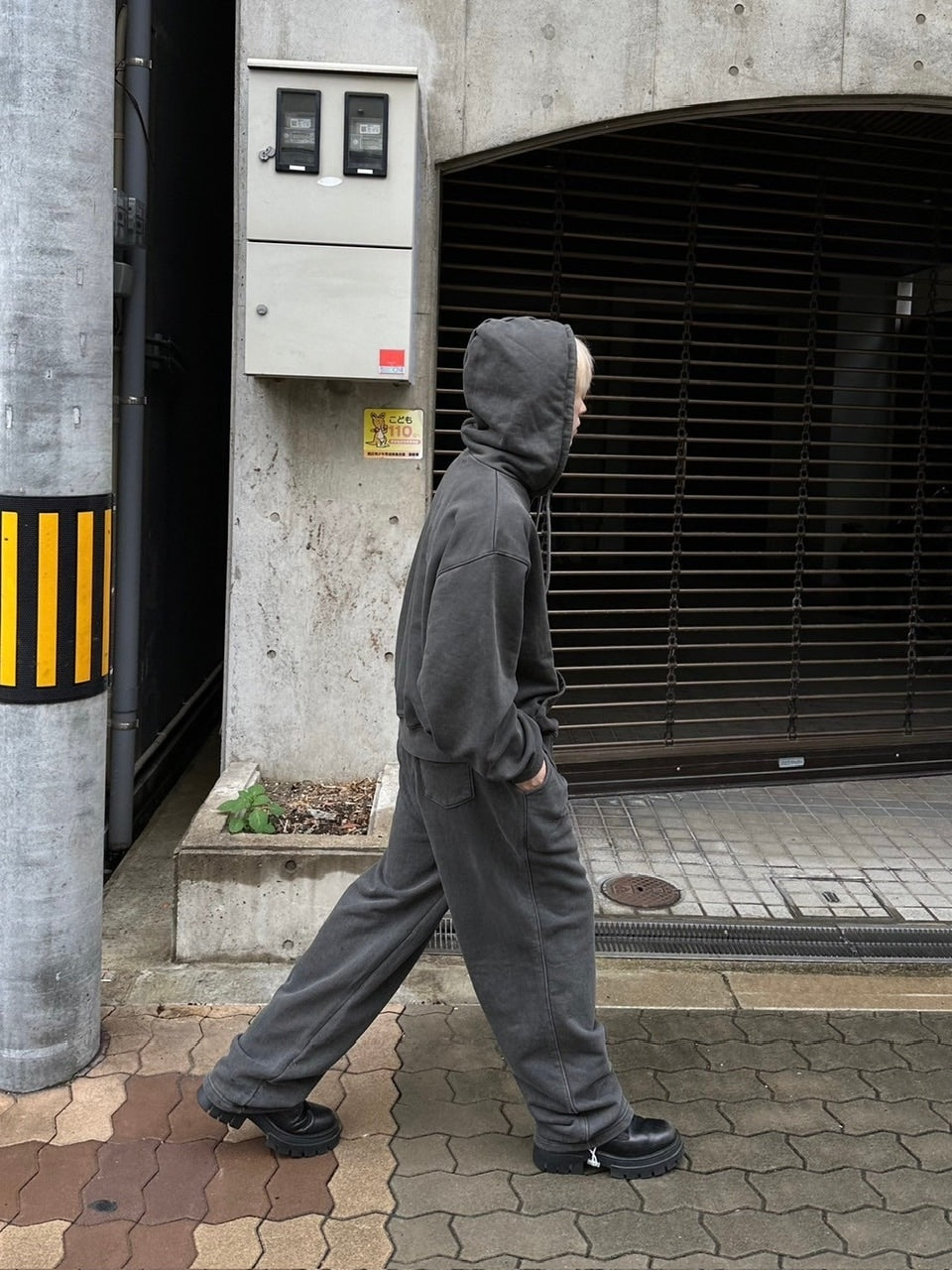 受注制【Chikashitsu +】unisex semi cropped pigment wash hoodie (4color)