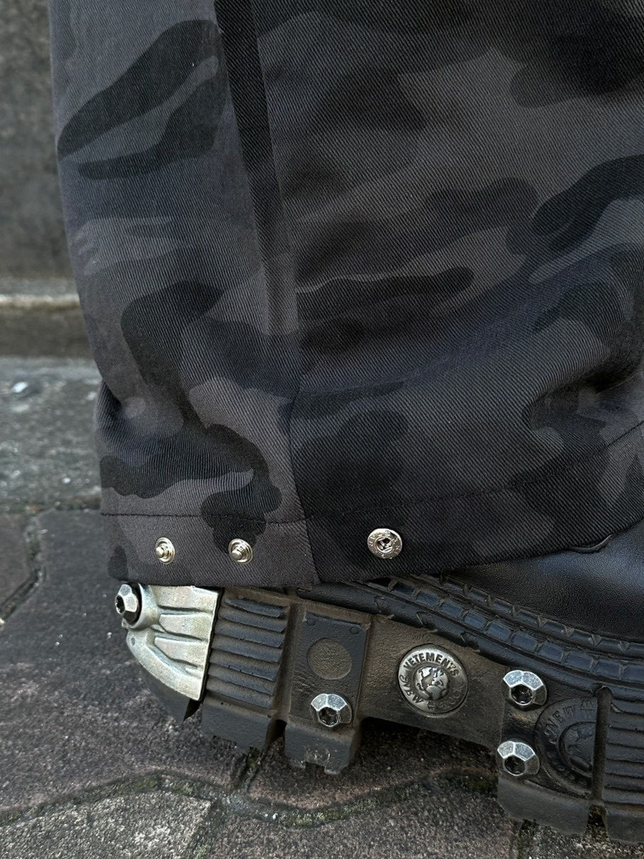 受注制【Chikashitsu +】snap button camouflage pants (2color) / 【チカシツプラス】スナップボタンカモフラージュワイドデニムパンツ