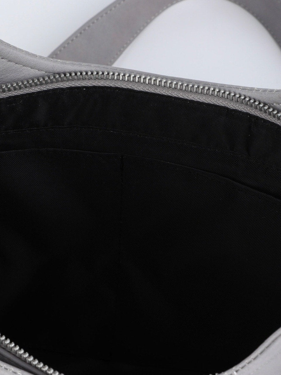 【IUGAMAKARAS】Laced Ribbon Leather Shoulder Bag