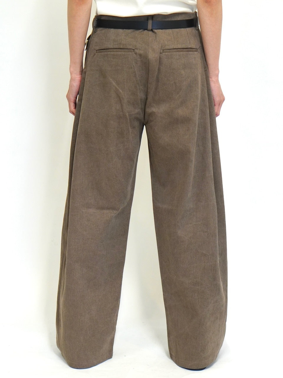 東京店WEB限定受注制【Chikashitsu +】deep tuck cotton wide slacks (3color)