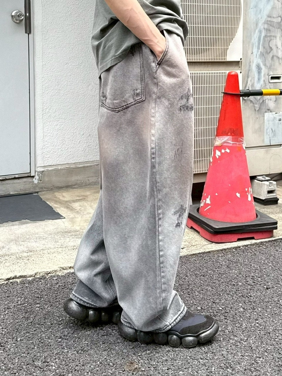 【Chikashitsu +】point wash balloon denim pants (2color) / 【チカシツプラス】ポイントウォッシングバルーンデニムパンツ