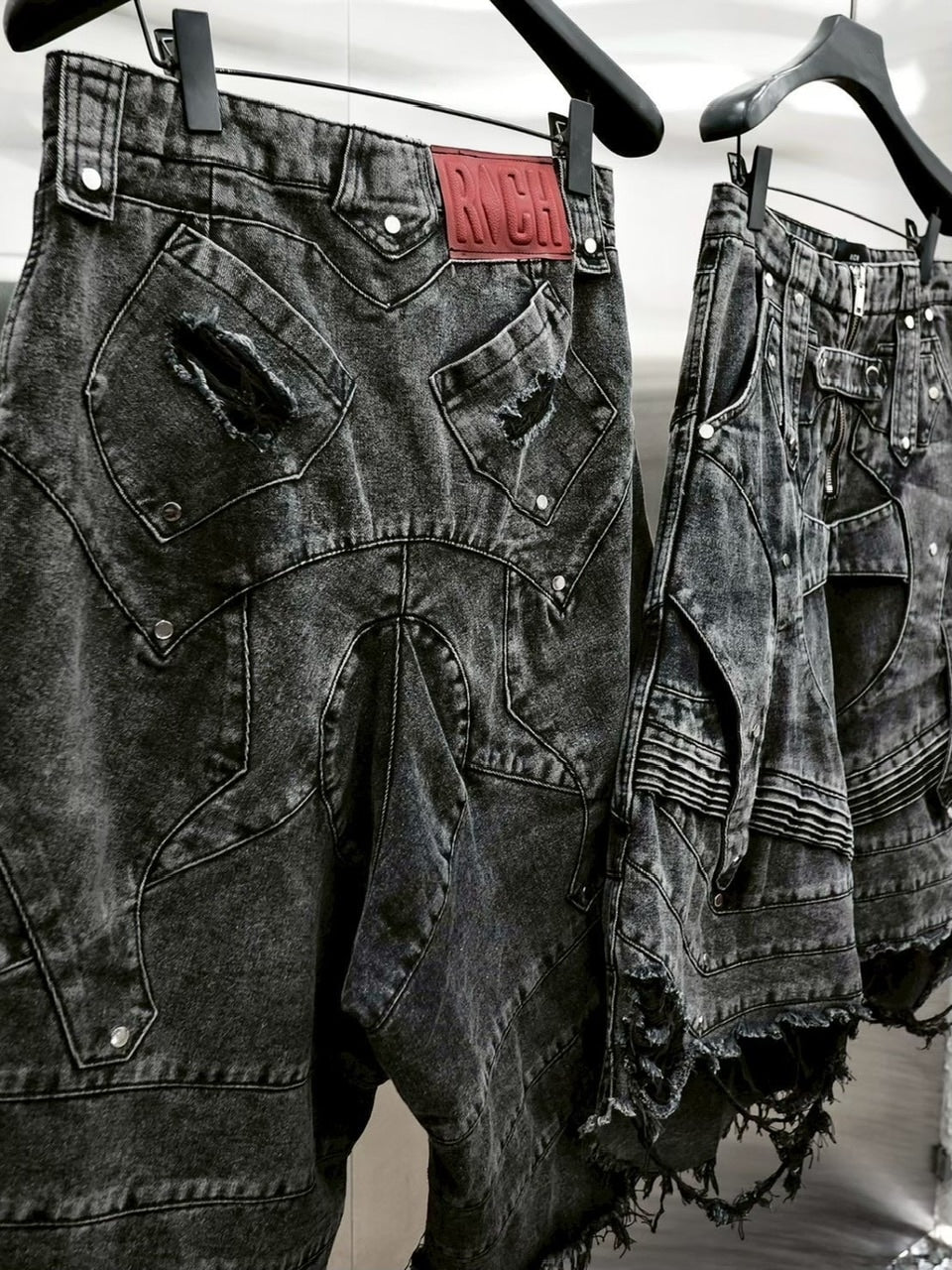 1/2 20:00再販【RICH】Knight Wide Waxed Short Pants/ 【リッチ】デザインデニムダメージハーフパンツ