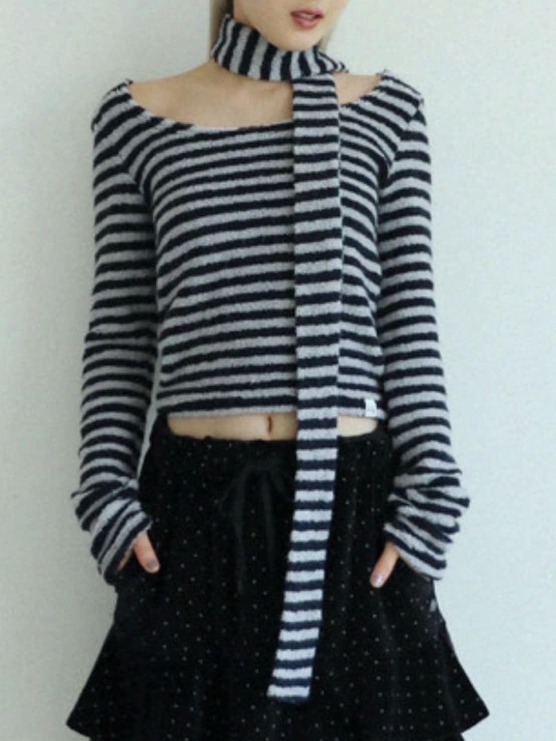 12/21 20:00 再販【Uglyshadow】SCARF ROUND T-SHIRT