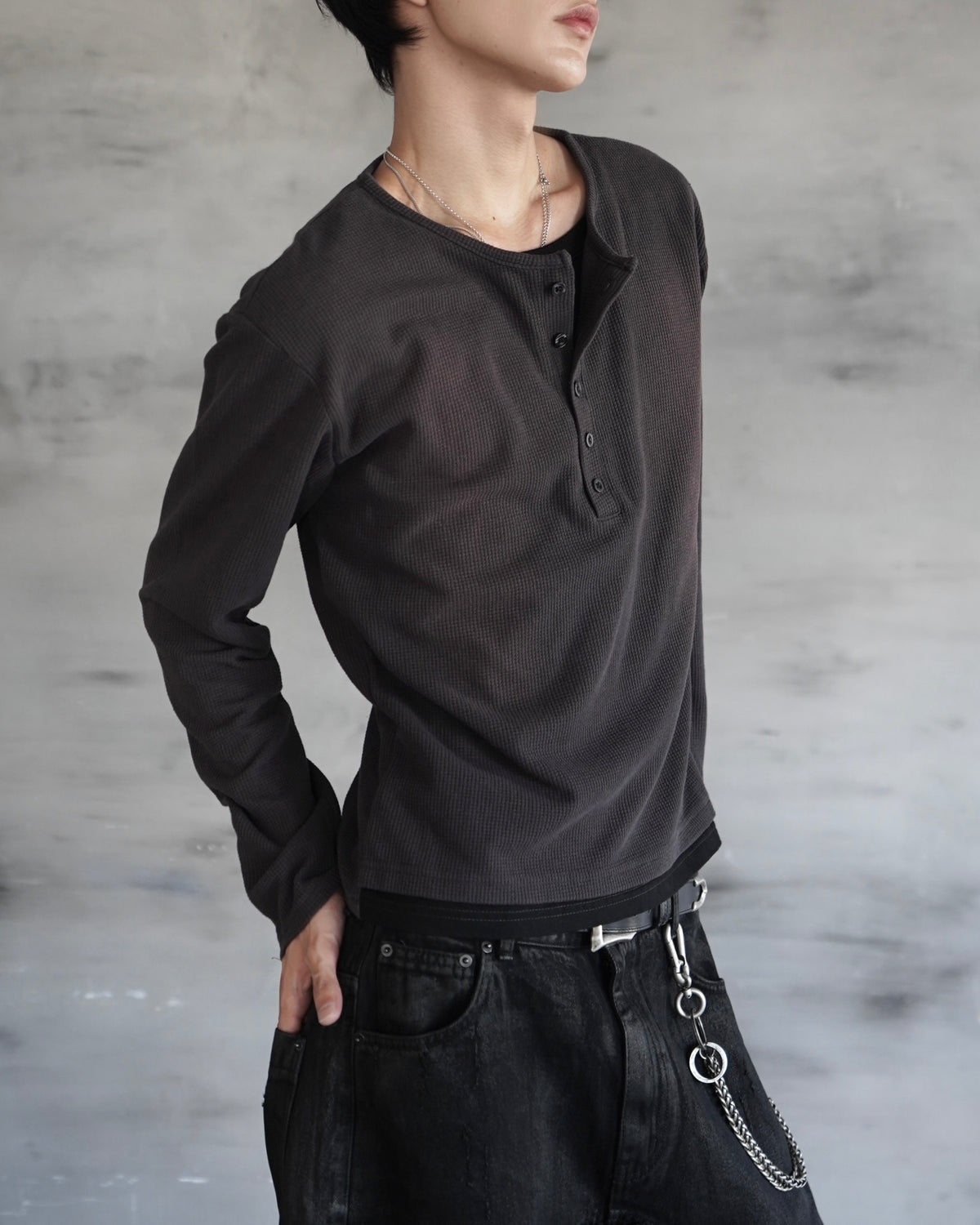 【CHIKASHITSU PLUS HIGH】Rust waffle layered henley neck tee(2color)