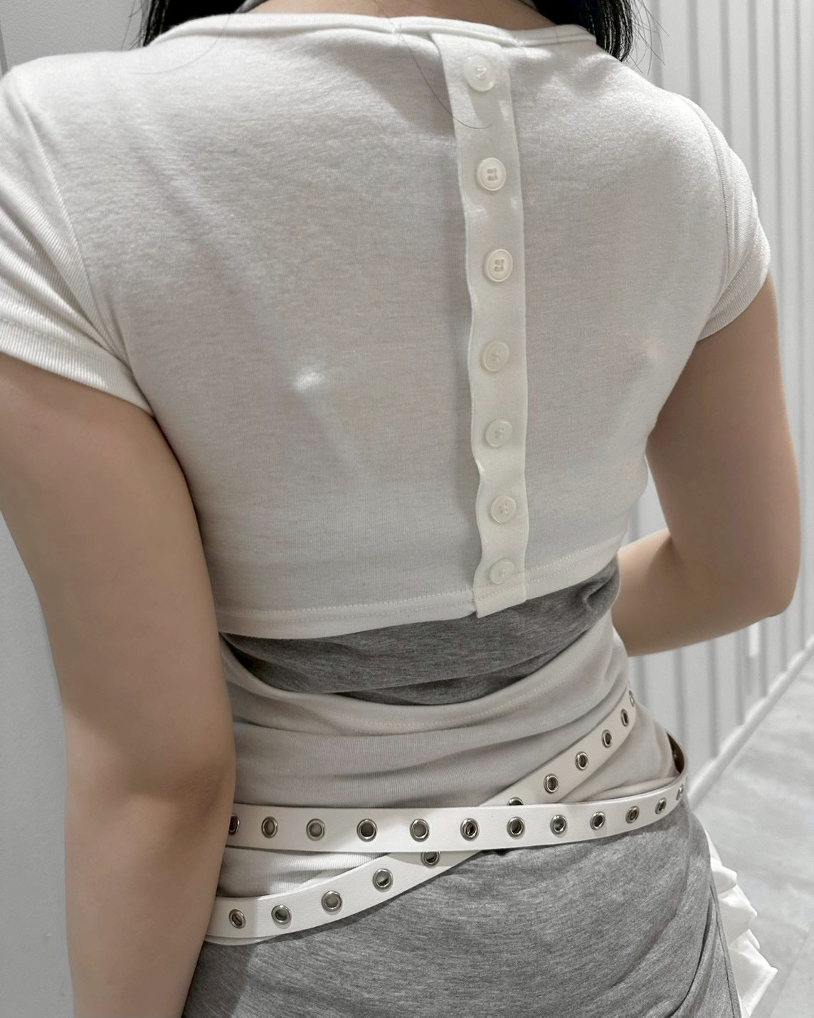 受注制【nmtc+】Back Button Slit U-Neck Tee (5color)
