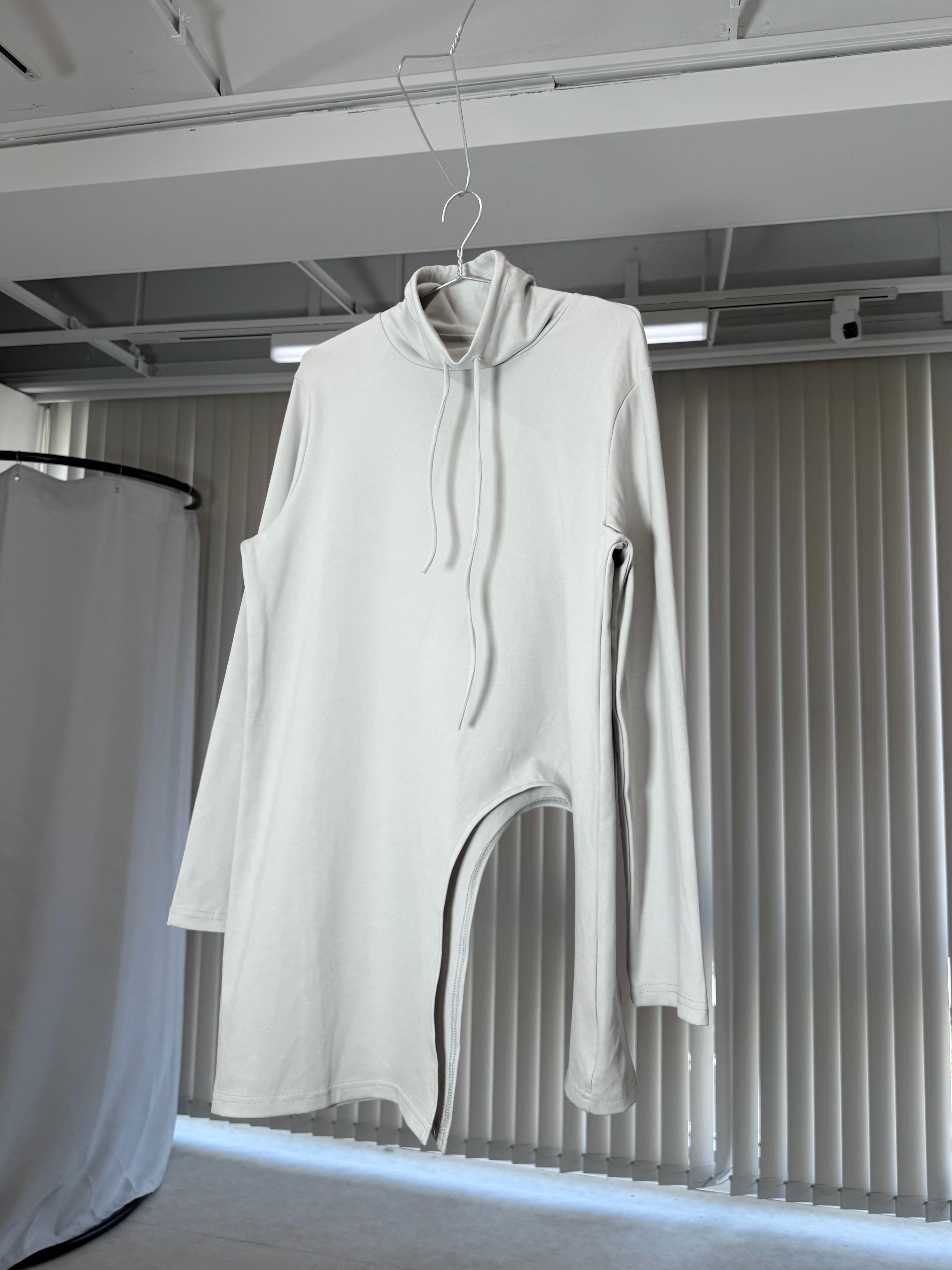 国際配送【Nerd out XU】irregular design high neck long sleeve (2color) / 【ナードアウトエックスユー】イレギュラーデザインハイネックロングスリーブ