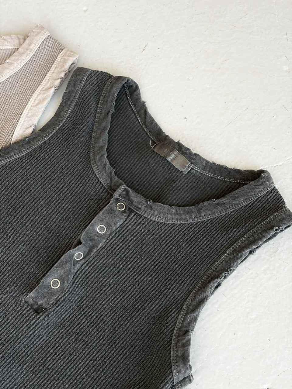 受注制【LUV CODE】pigment rib henley neck sleevesless (3color)