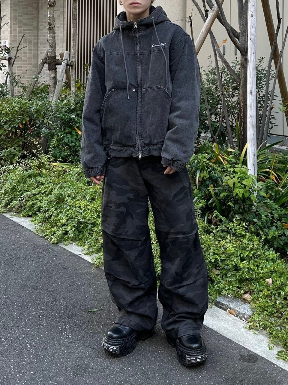 受注制【Chikashitsu +】snap button camouflage pants (2color) / 【チカシツプラス】スナップボタンカモフラージュワイドデニムパンツ