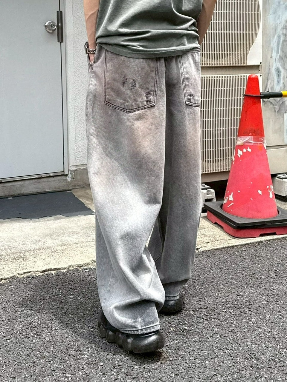【Chikashitsu +】point wash balloon denim pants (2color) / 【チカシツプラス】ポイントウォッシングバルーンデニムパンツ