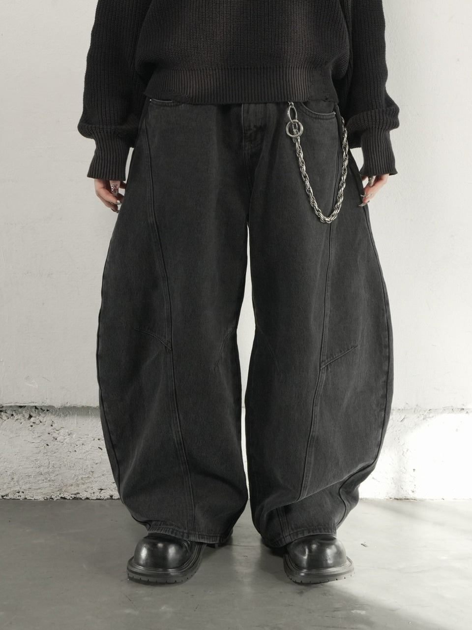 【CHIKASHITSU PLUS HIGH】Barrel leg curve denim pants