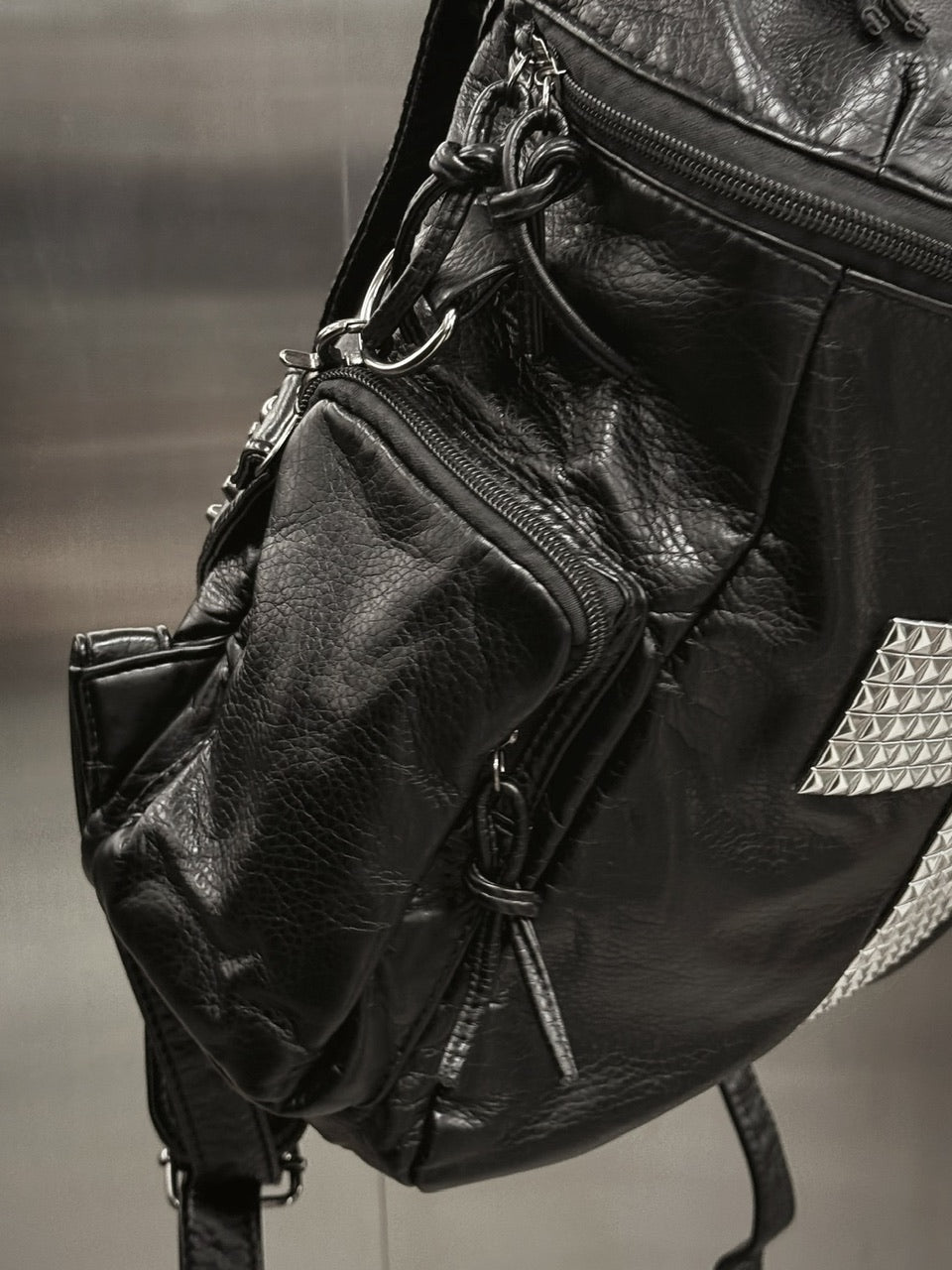 国際配送【Never mind the XU】STUDDED CROSS 2WAY BACKPACK