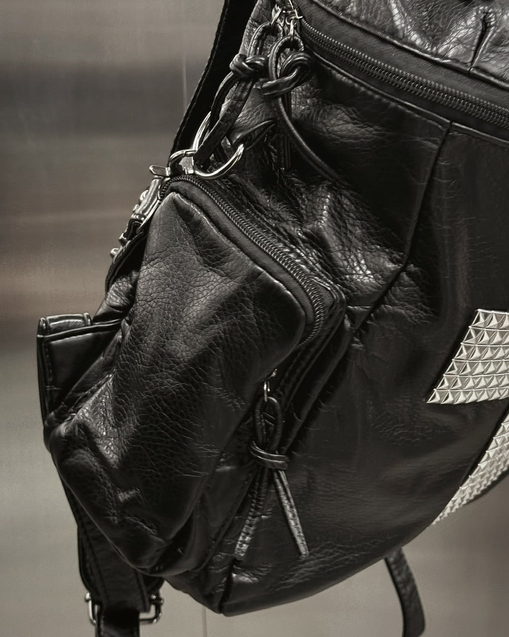 国際配送【Never mind the XU】STUDDED CROSS 2WAY BACKPACK