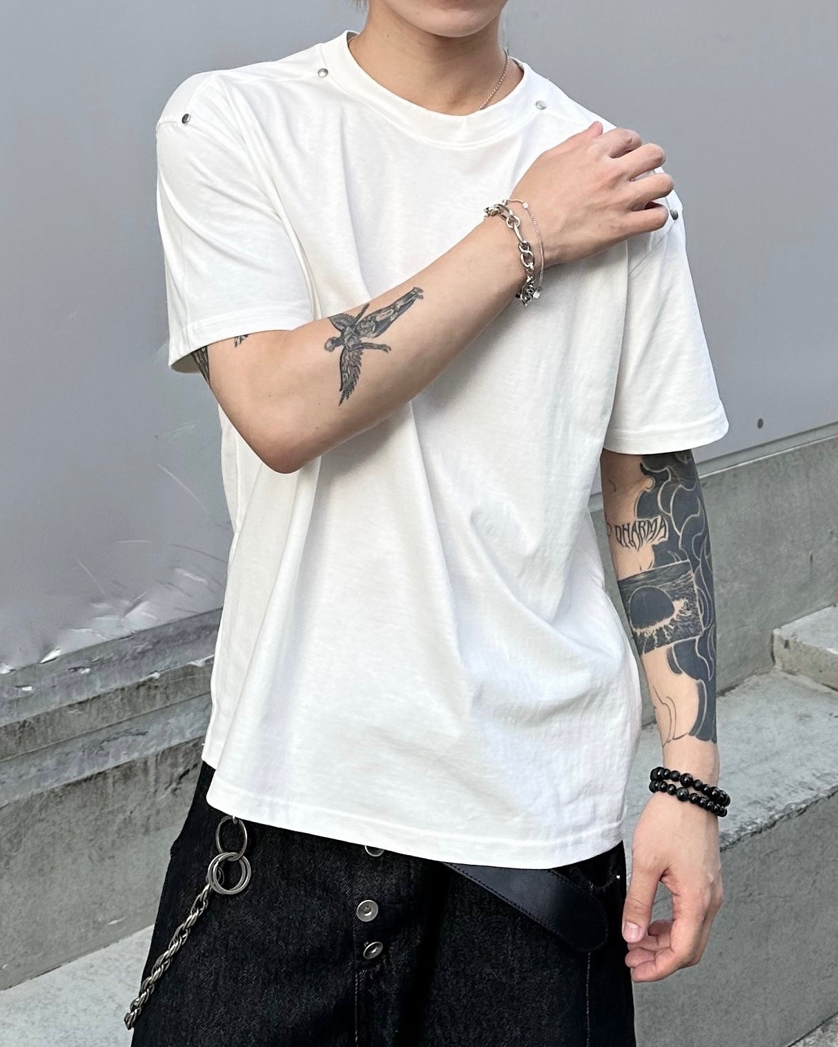 大阪店WEB限定受注制【Chikashitsu +】shoulder rivet t-shirt (3color)
