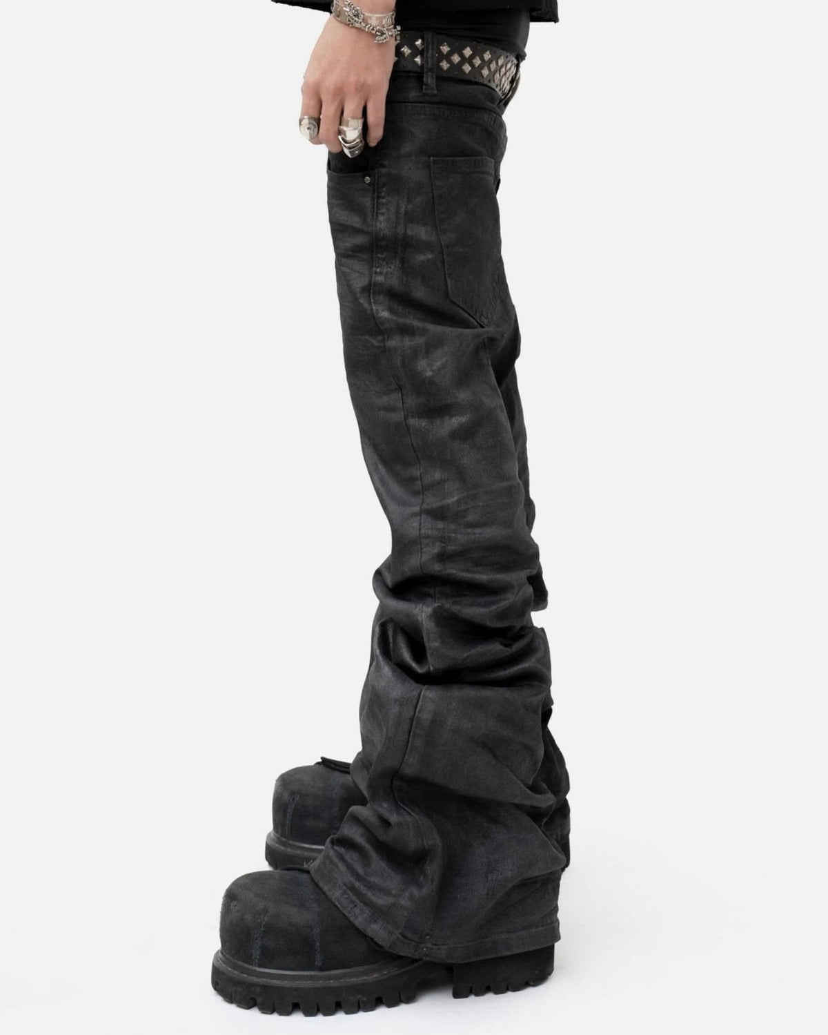 【LOWKEY CLUB】FLARED COATED JEANS