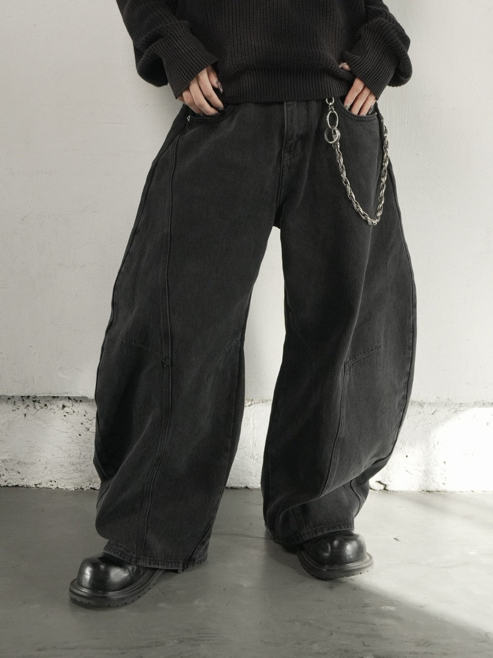 【CHIKASHITSU PLUS HIGH】Barrel leg curve denim pants
