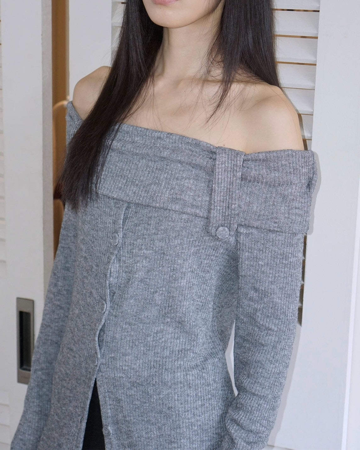 【Uglyshadow】BUTTON OFF-SHOULDER KNIT
