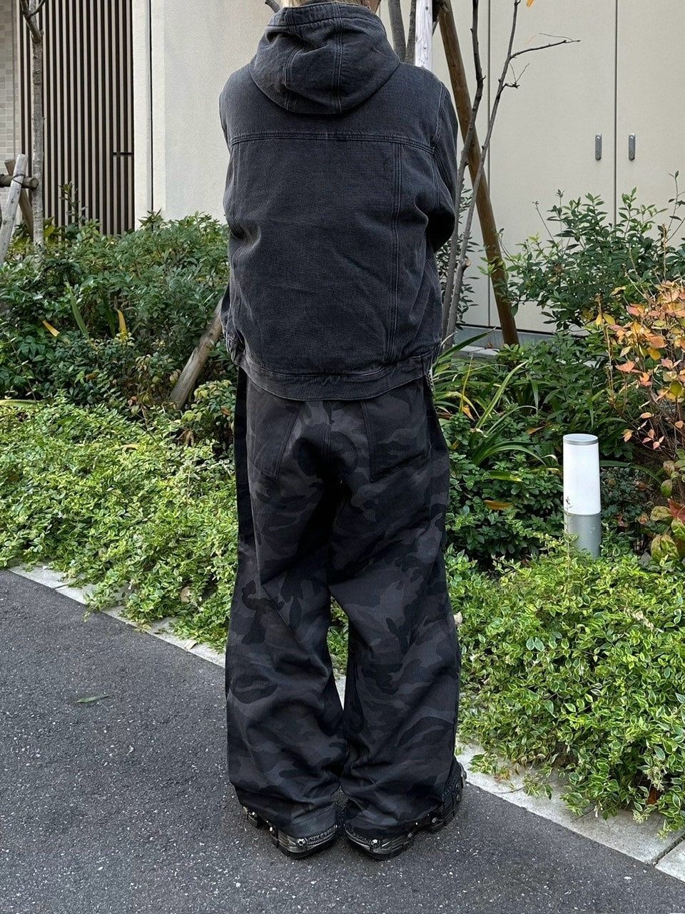 受注制【Chikashitsu +】snap button camouflage pants (2color) / 【チカシツプラス】スナップボタンカモフラージュワイドデニムパンツ