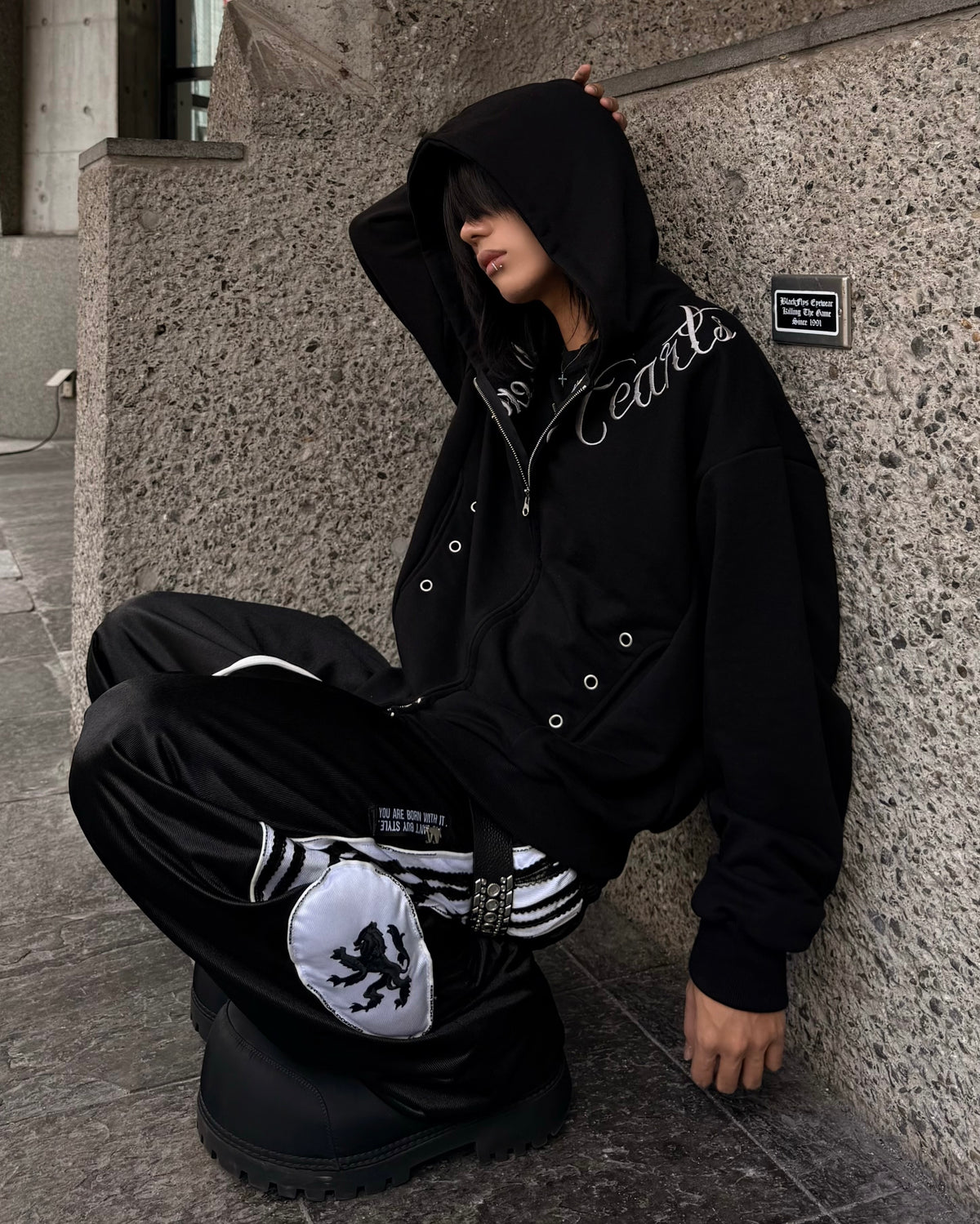 受注制【Never mind the XU】SCRIPT EYELET ZIP HOODIE (3color)