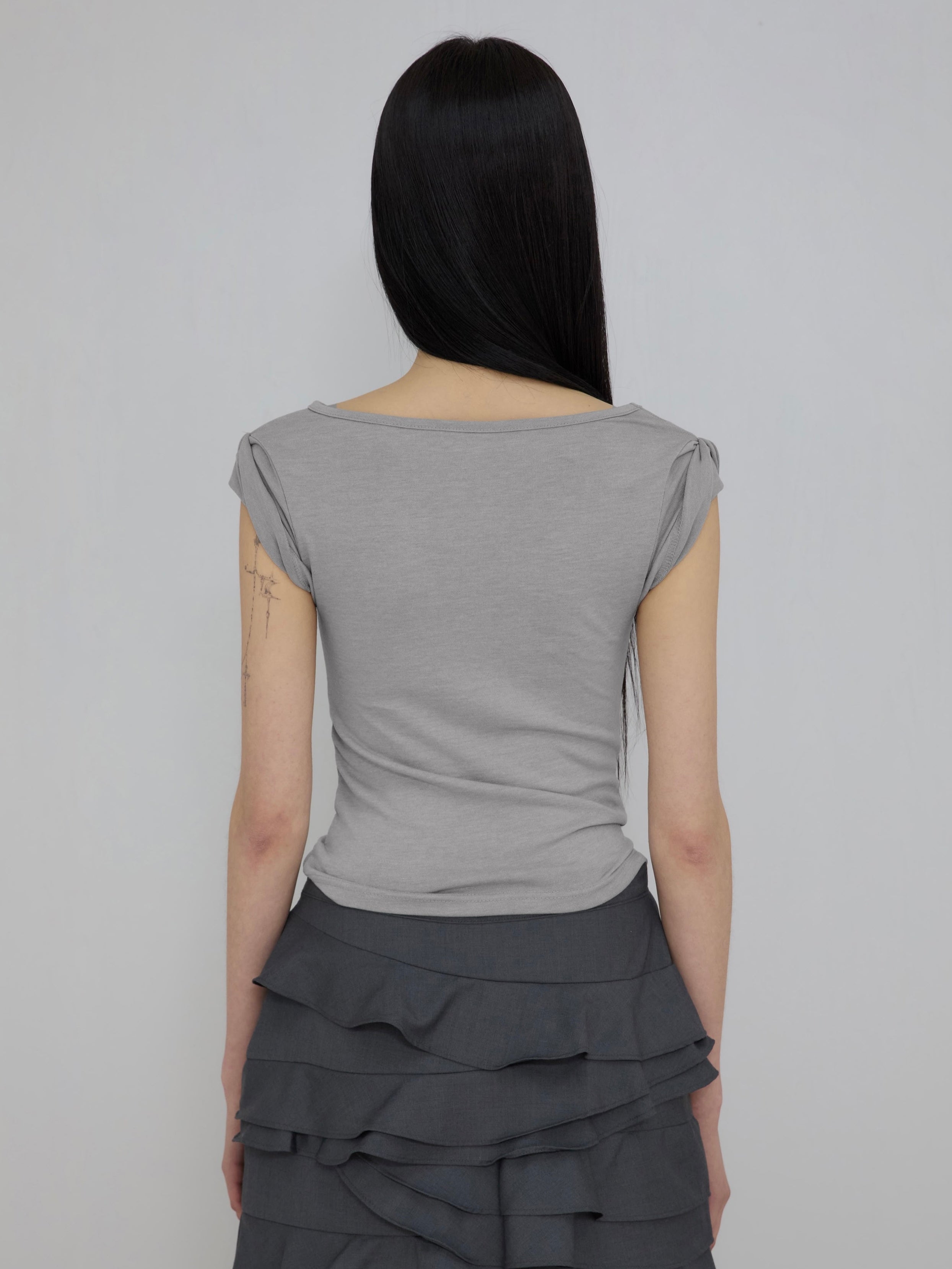 6/22 21:00発売【FLAREUP】Asymmetrical Draped Roll-Up T-Shirt