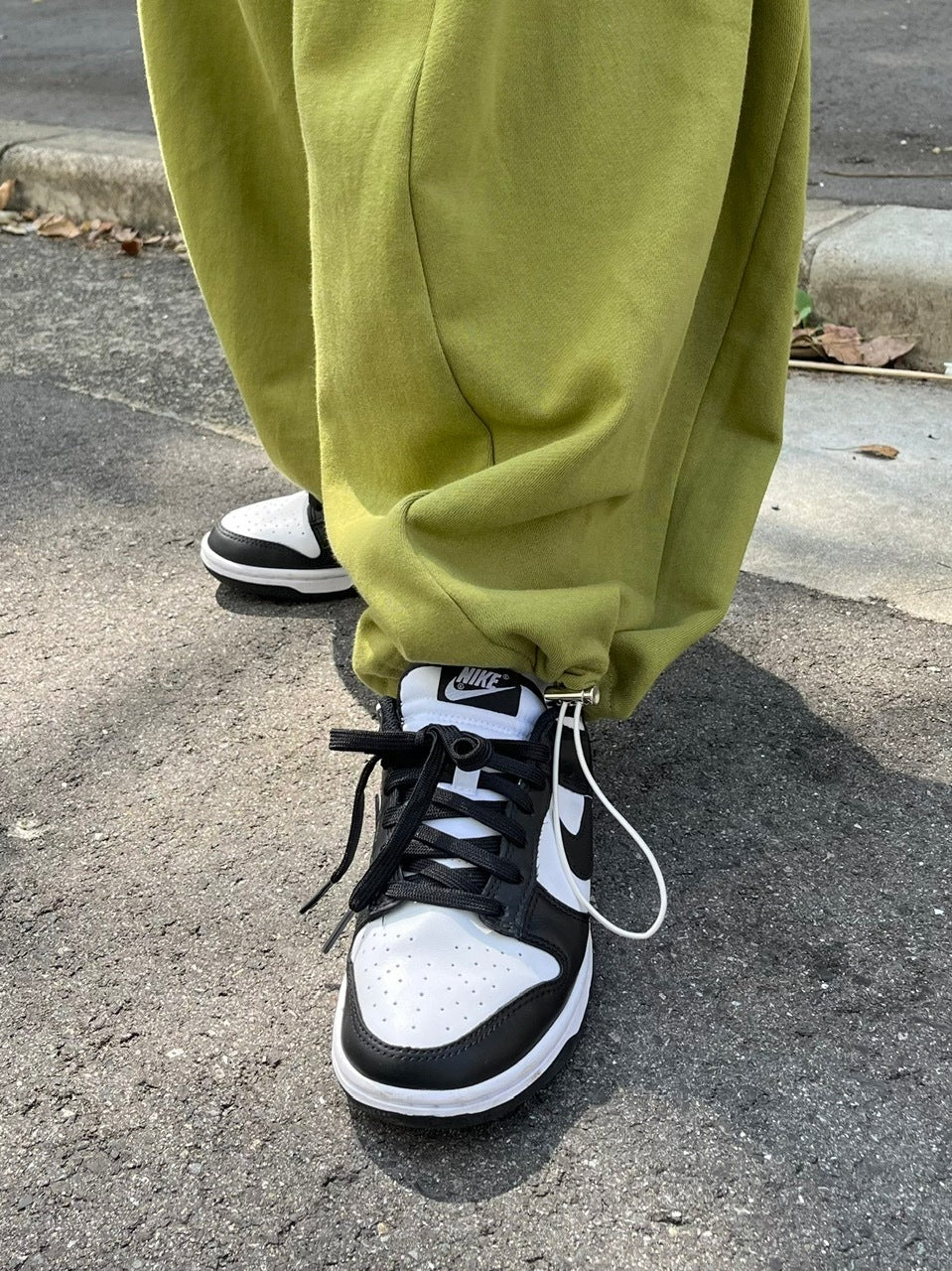 【Chikashitsu +】side button balloon sweat pants (3color)