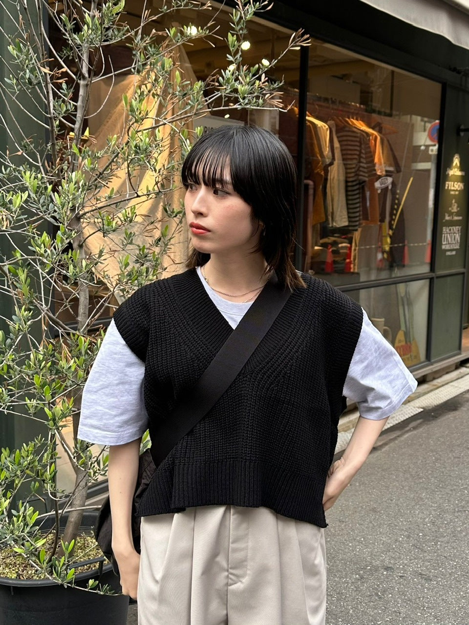 大阪店WEB限定受注制【Chikashitsu +】cropped box vest (2color)