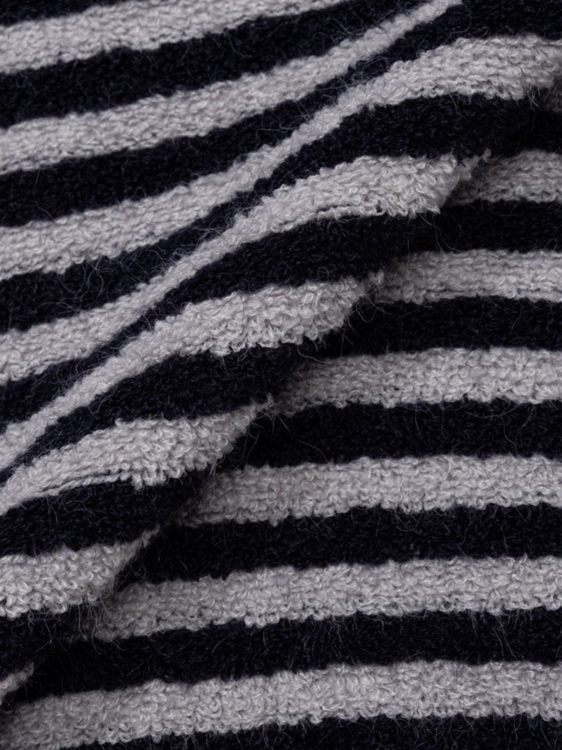 12/21 20:00 再販【Uglyshadow】SCARF ROUND T-SHIRT